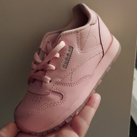 Reebok - Picture 7 of 8